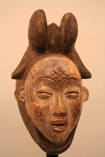 Pounou(masque), d`afrique : Gabon-Cameroun, statuette Pounou(masque), masque ancien africain Pounou(masque), art du Gabon-Cameroun - Art Africain, collection privées Belgique. Statue africaine de la tribu des Pounou(masque), provenant du Gabon-Cameroun, 1179/4407.Masque de dance Mukuyi,Pounou, Gabon.Les masques  du Mukuyi sont relevé sur le sommet d